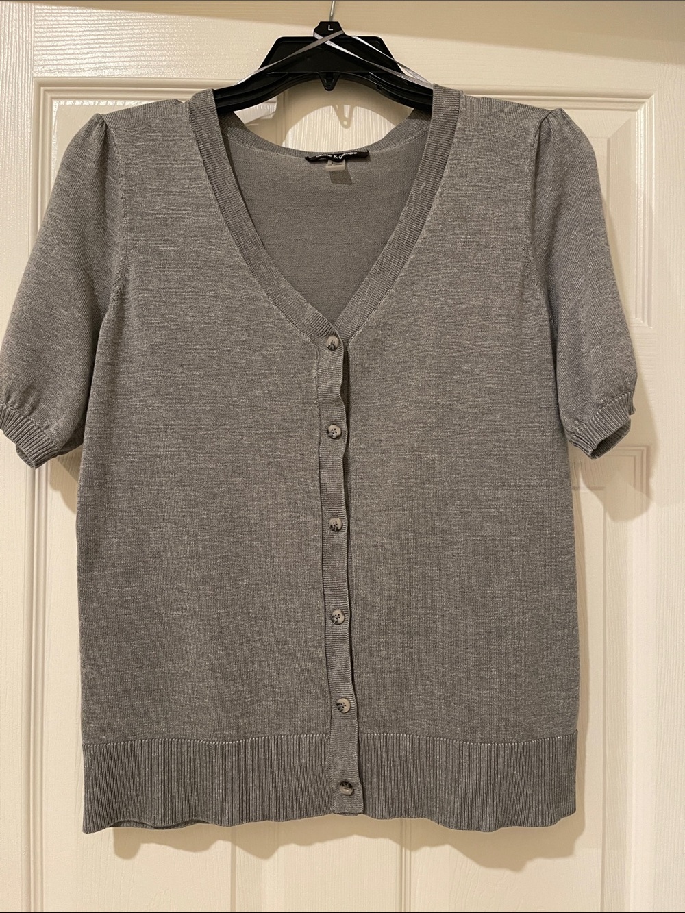 Cable & Gauge Gray Short-Sleeve Button-Front V-Neck Cardigan